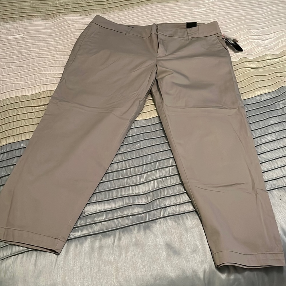 Brand New Kut From the Kloth Gray Capris.